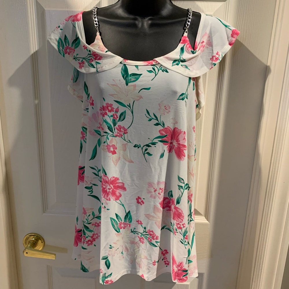 Floral cold shoulder top.